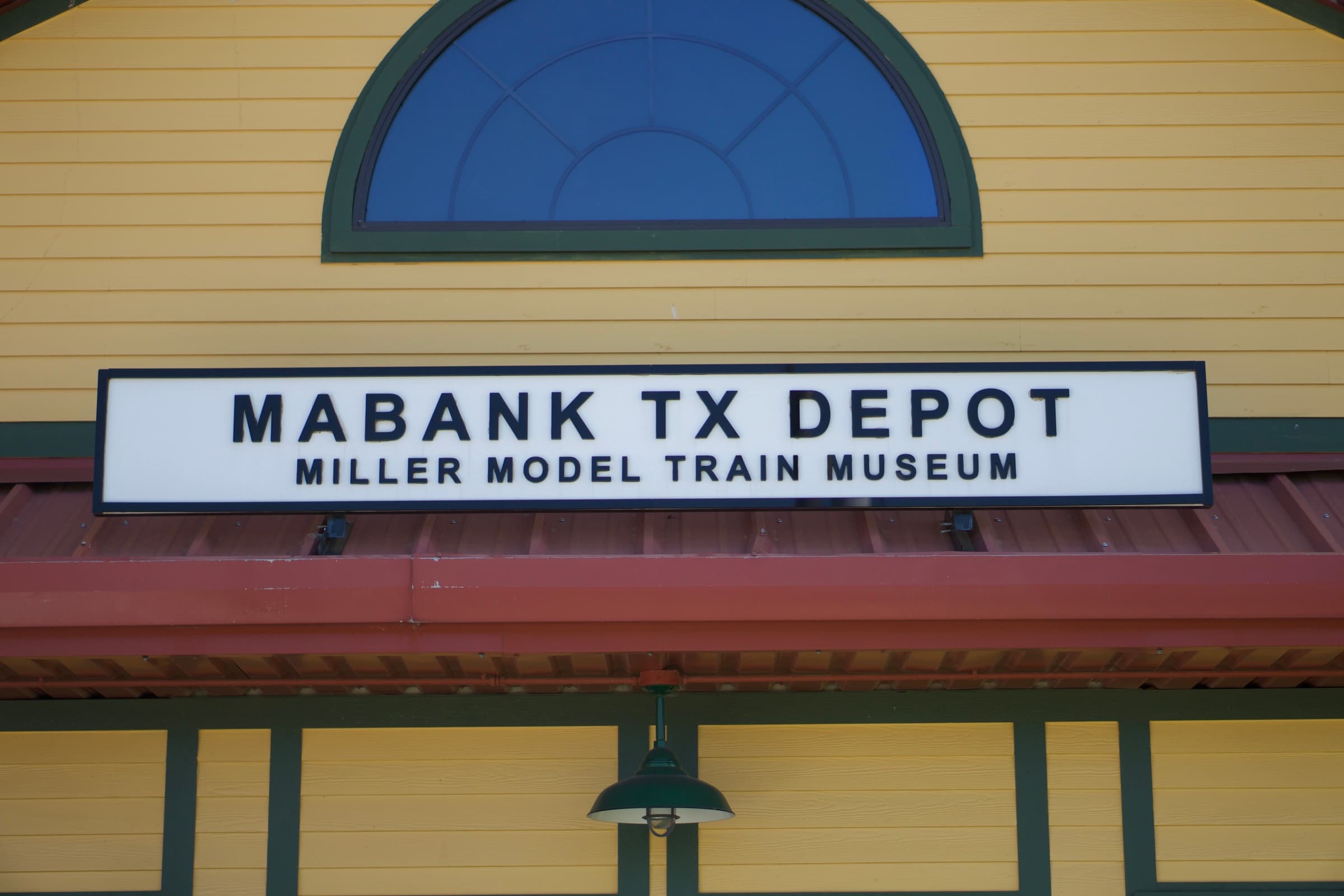 The entrance sign at the Mabank Model Train Depot